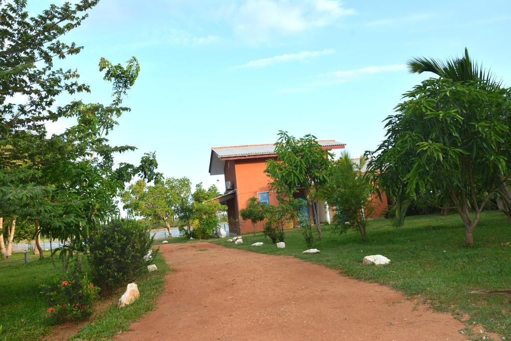 Serenity Lake Resort Yala 티사마하라마 외부 사진