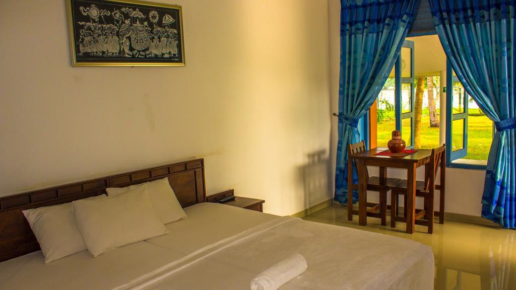 Serenity Lake Resort Yala 티사마하라마 외부 사진